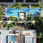 Contemporary Poolside Condo, Wi-Fi - Paraiso Kaanal 101